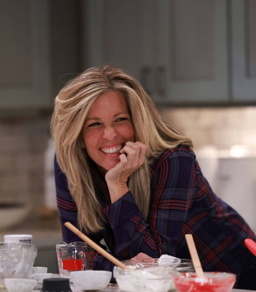 laura wright plays carly on general hospital.